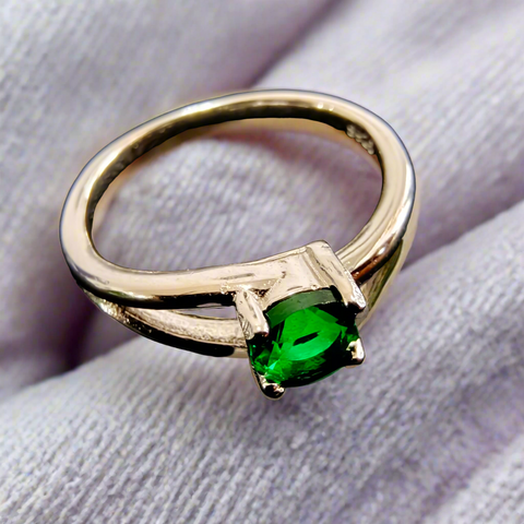 925 Sterling Silver Dark Green Ring | Sleek Design, Elegant Stone