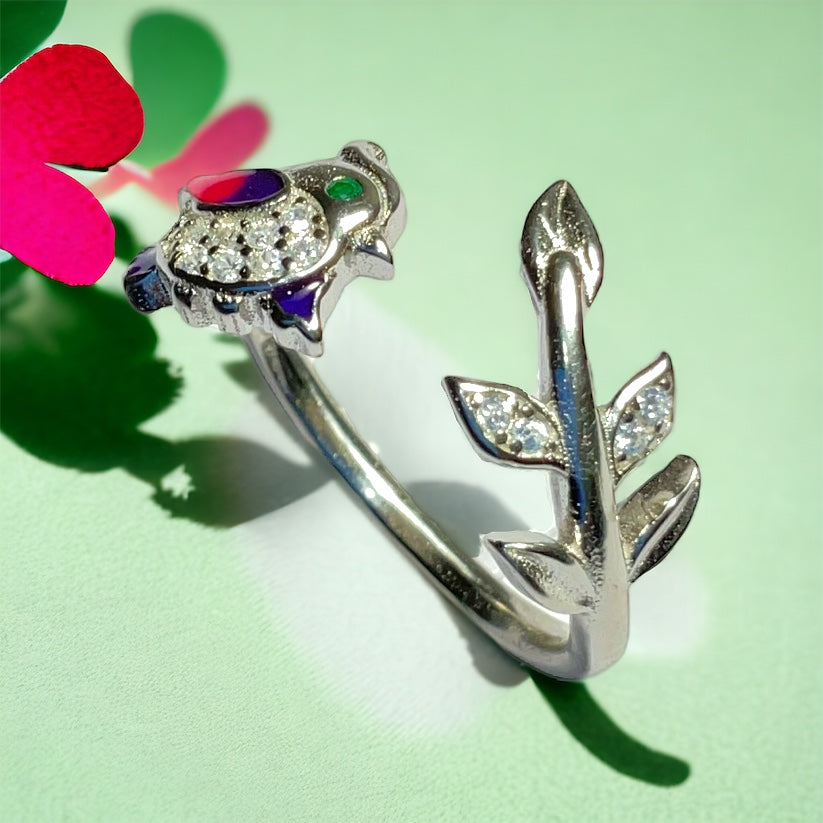 a close up of a ring with a flower on it