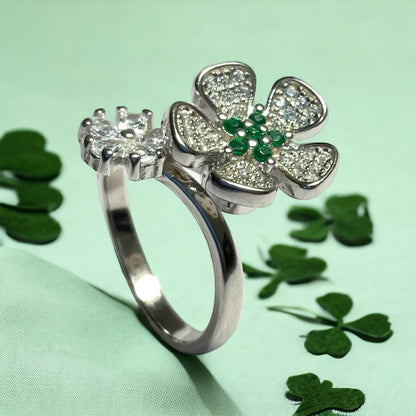 a close up of a ring with a flower on it