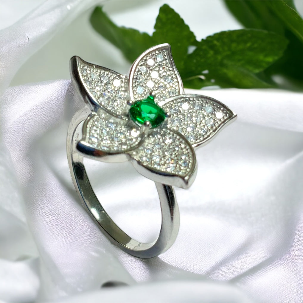 a close up of a ring with a flower on it