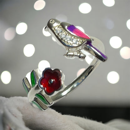 a close up of a ring with a flower on it