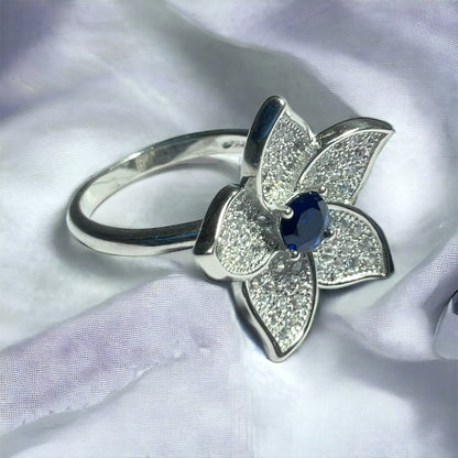 a close up of a ring with a flower on it