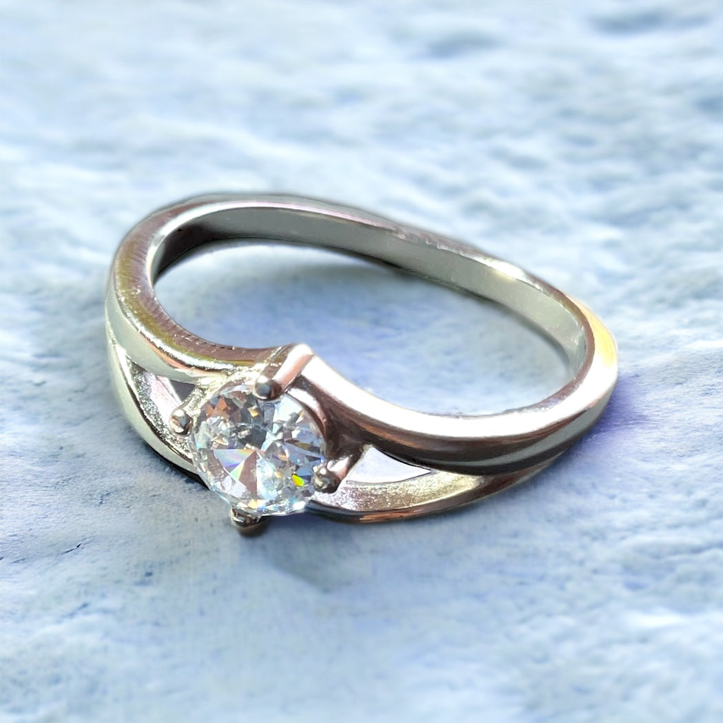 a close up of a ring with a diamond on it