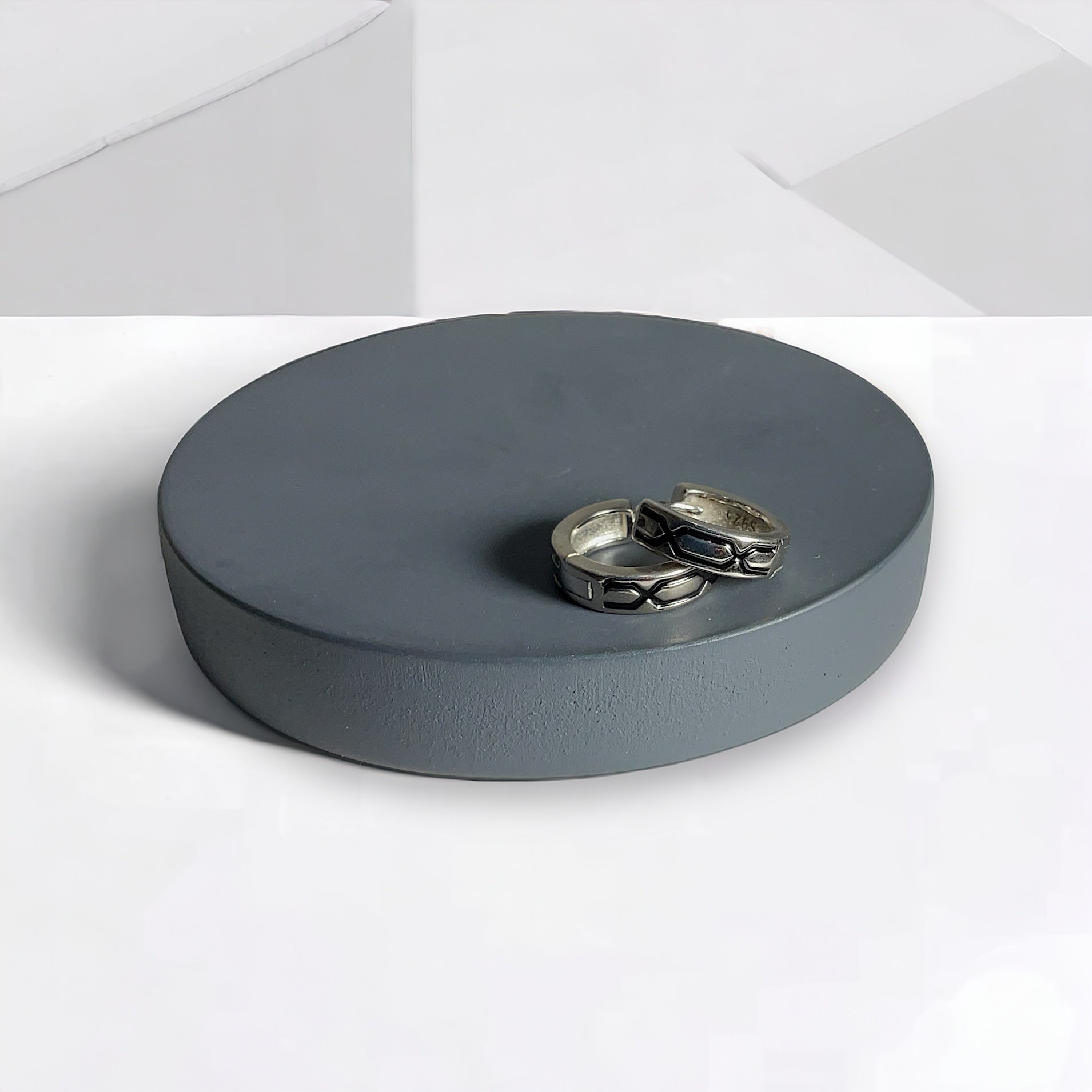 a couple of rings sitting on top of a gray box