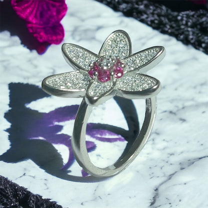 a close up of a ring with a flower on it